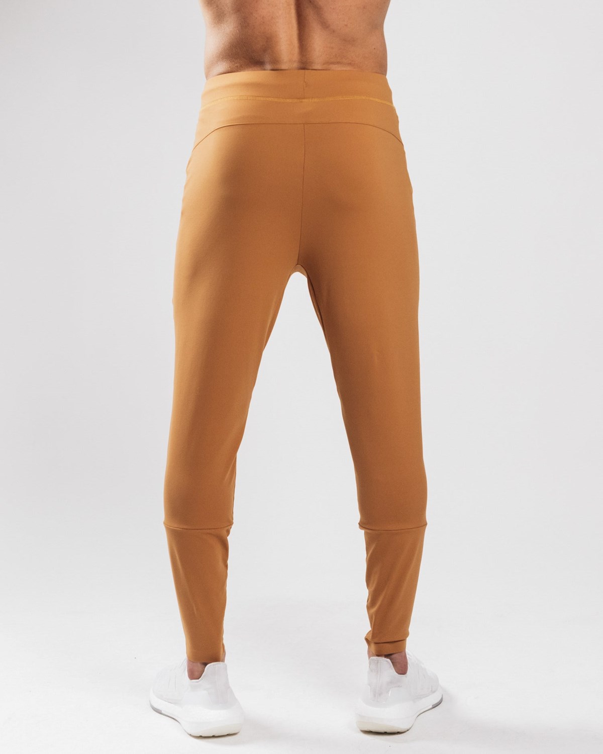 Alphalete 4-Way Stretch Jogger Camel | IY3751029