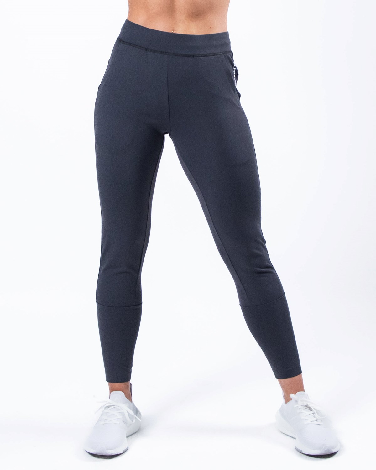 Alphalete 4-Way Stretch Jogger Charcoal | IS0763825