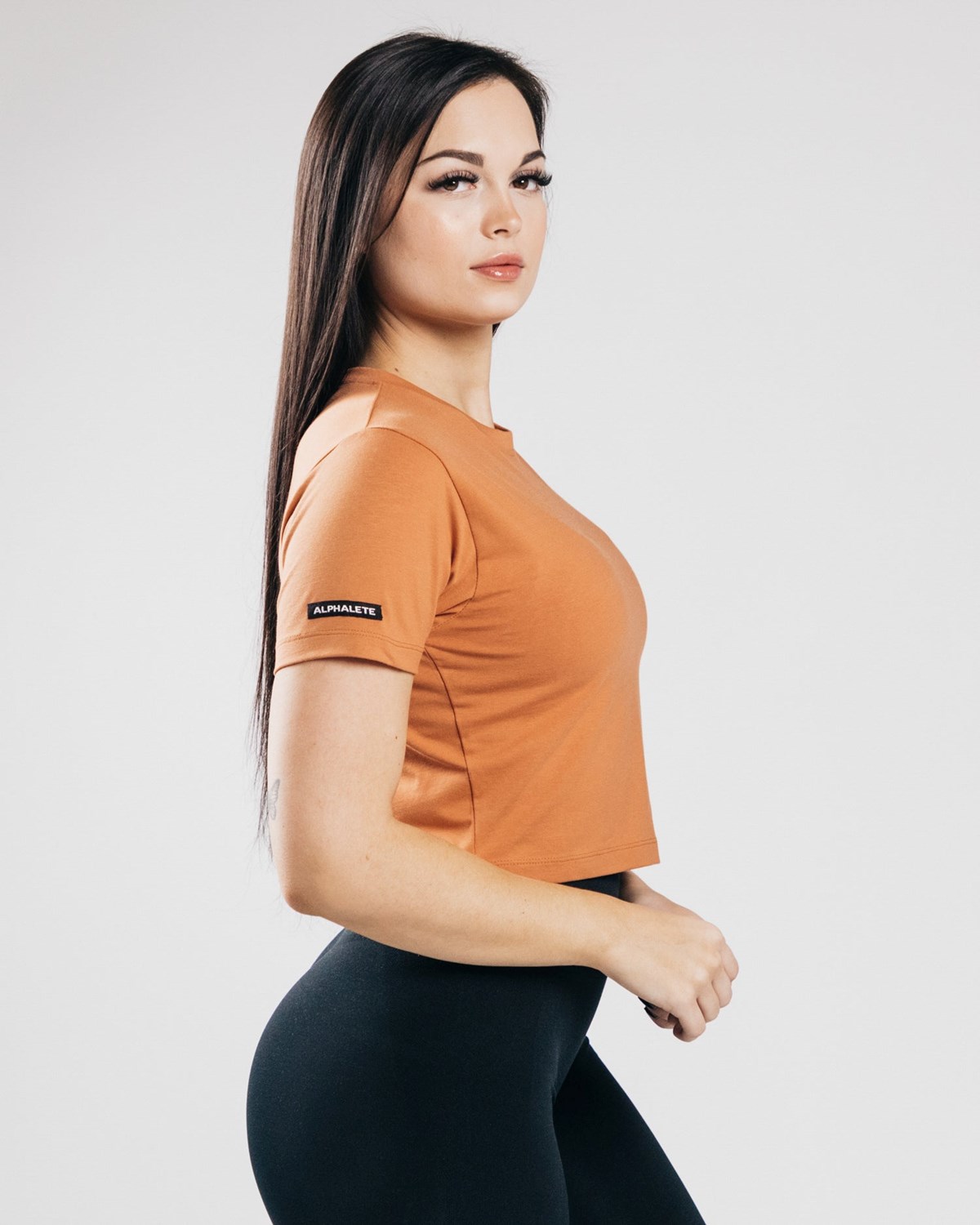 Alphalete Fitted Performance Crop Top Clay | HY1625378