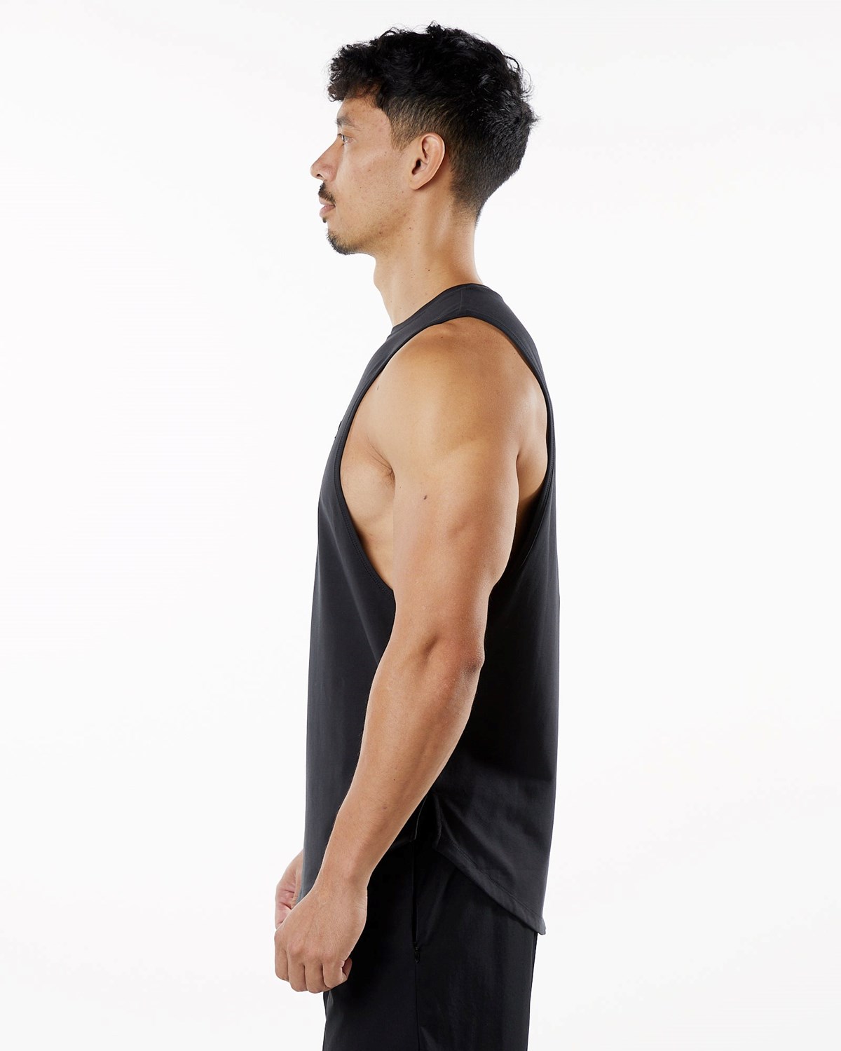 Alphalete Fitted Performance Tank Blackout | PH4917860