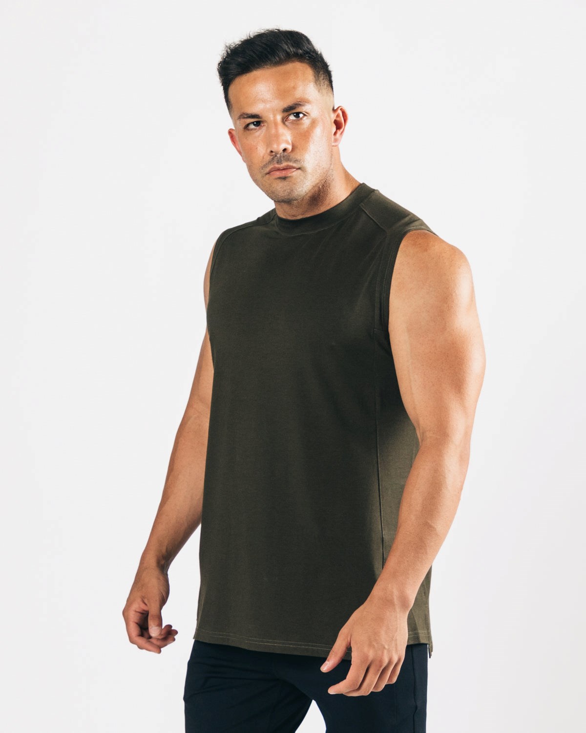 Alphalete High-Neck Premium Cutoff Espresso | AQ9807256