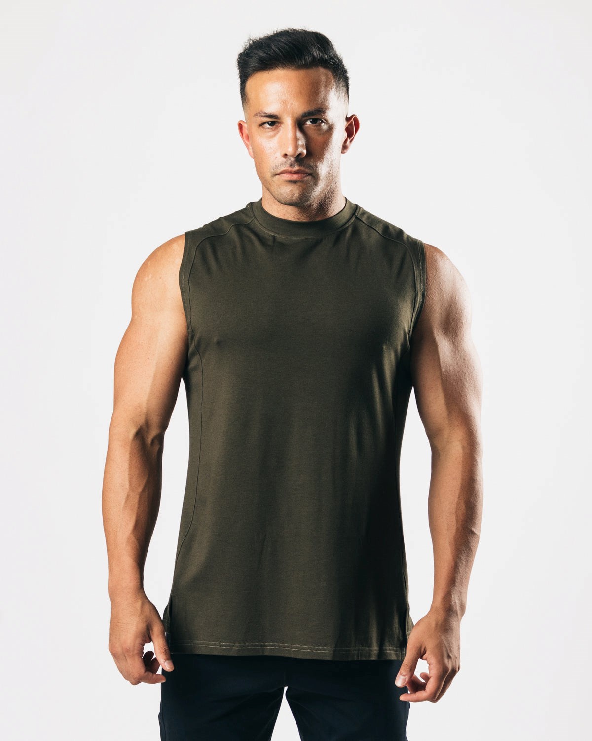 Alphalete High-Neck Premium Cutoff Espresso | AQ9807256