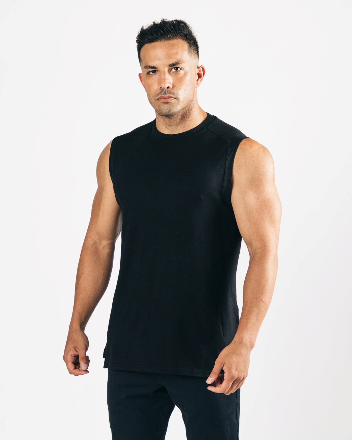 Alphalete High-Neck Premium Cutoff Schwarz | VZ0912768