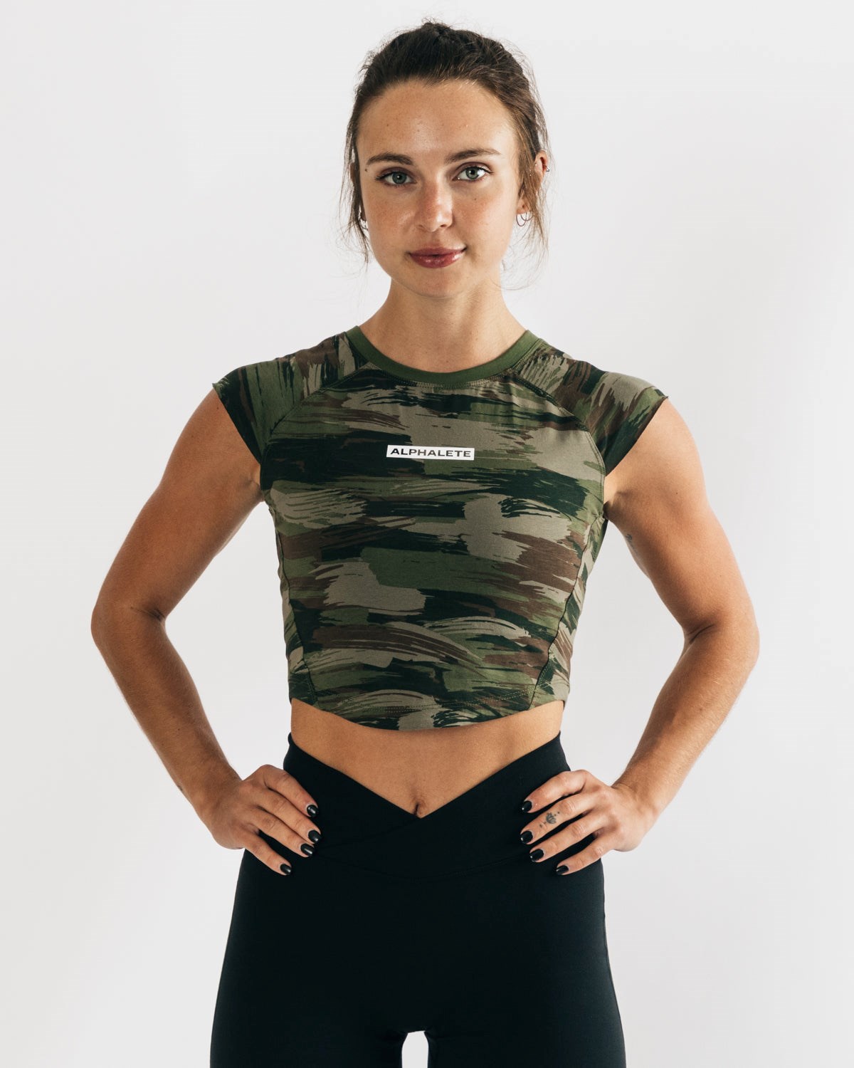 Alphalete High Performance Kurzes Sleeve Crop Tee Olivgrün Camouflage | UT1203859