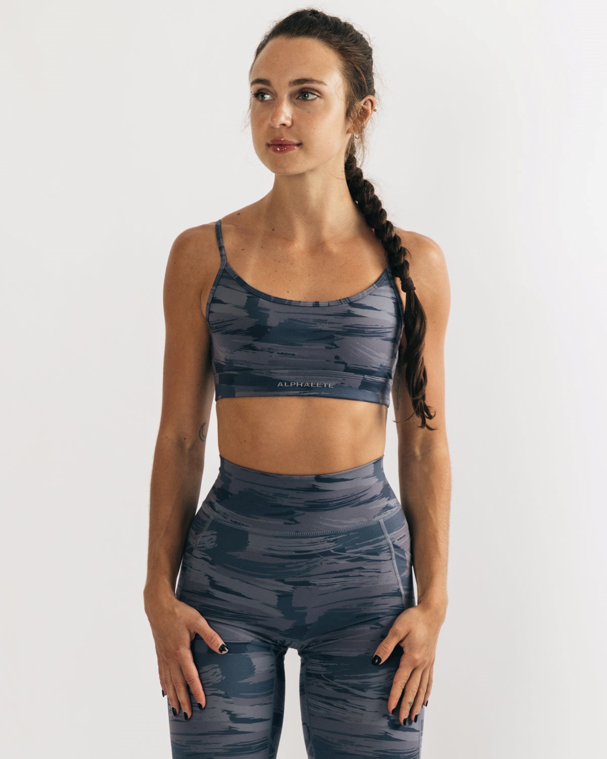 Alphalete Medium Impact Bra Grau Camouflage | OX4250187