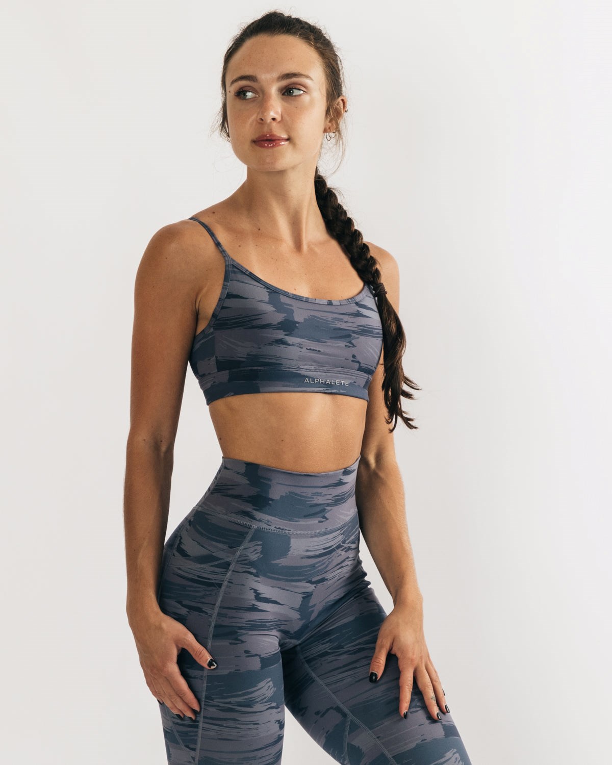 Alphalete Medium Impact Bra Grau Camouflage | OX4250187